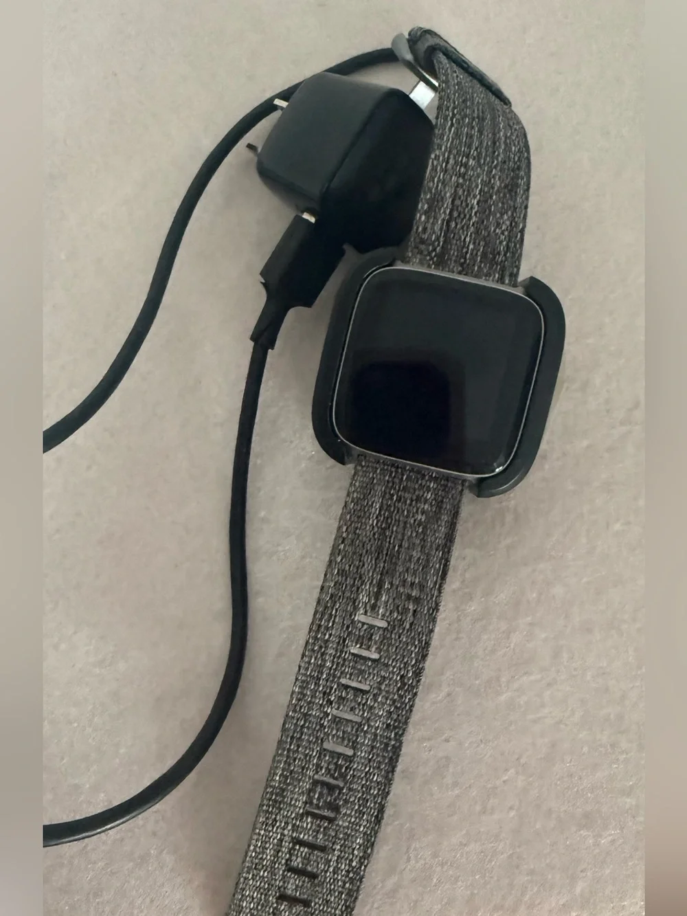 Fitbit Versa Watch Model FB505 6 Axis Sensor Silver Case Charcoal Woven Band EUC